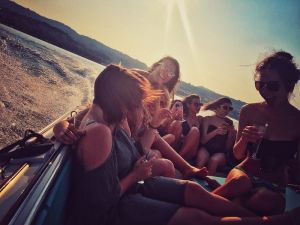 Ideen für Geburtstagsfeiern: Motorboot auf dem Gardasee