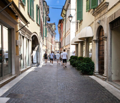 Salò: la città amata dai turisti di tutto il mondo thumb