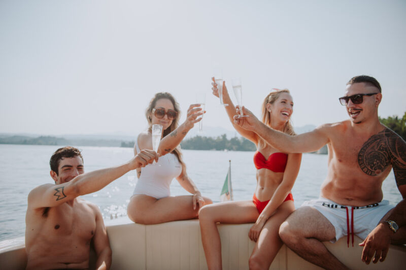aperitivo in barca sul Lago di Garda