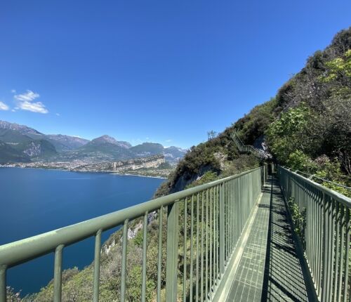 I 6 itinerari Più Belli Per La Vostra Passeggiata Sul Lago Di Garda  thumb