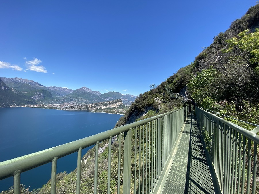 I 6 itinerari Più Belli Per La Vostra Passeggiata Sul Lago Di Garda  thumb